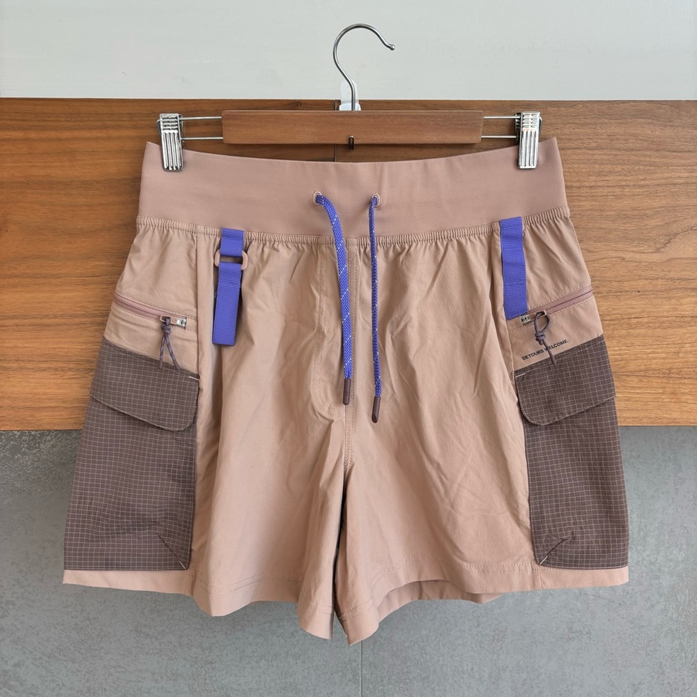 Lululemon Multi-Pocket Cargo High-Rise Hiking Short 5, Size 8